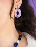pendientes amuleto lila