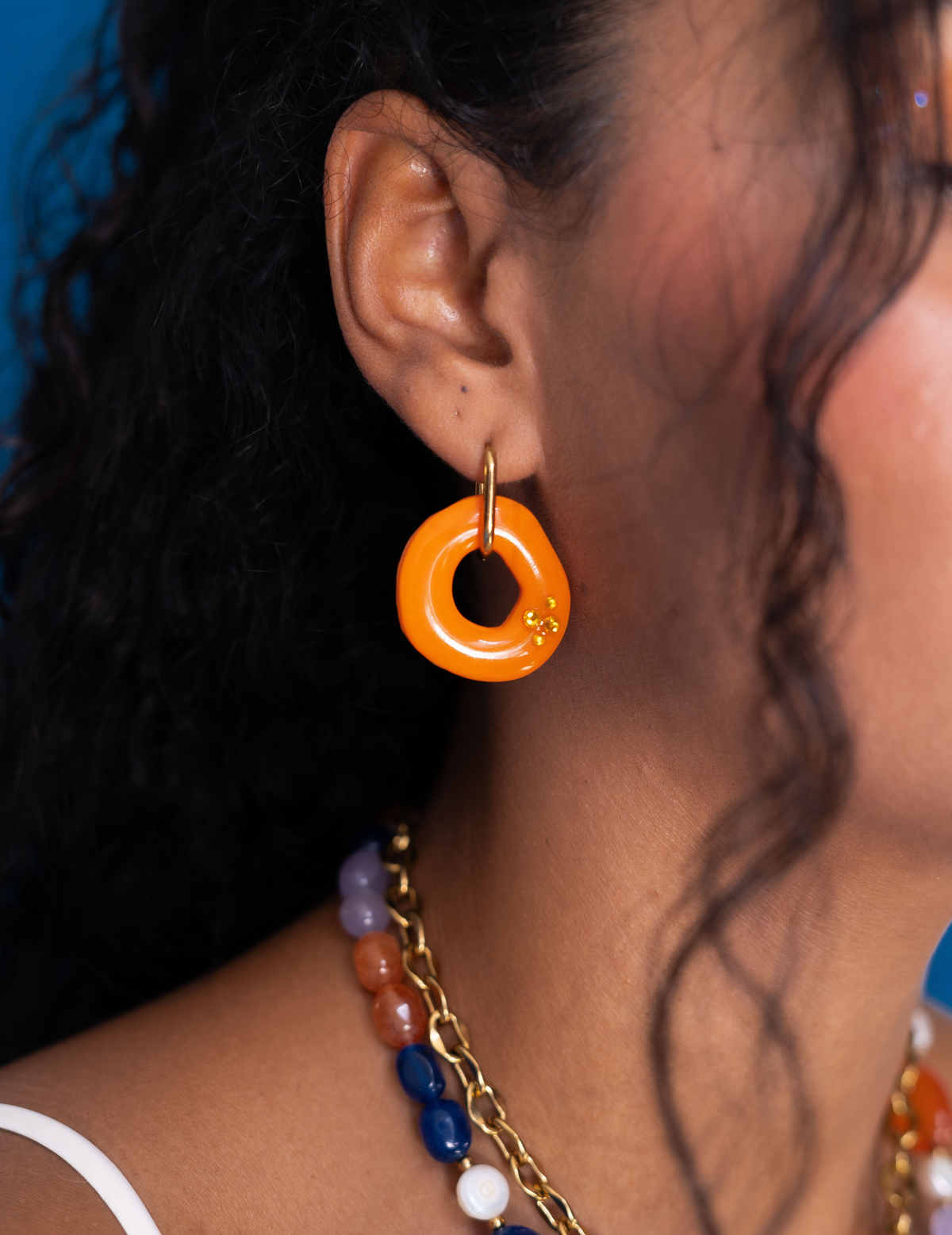 pendientes amuleto naranja