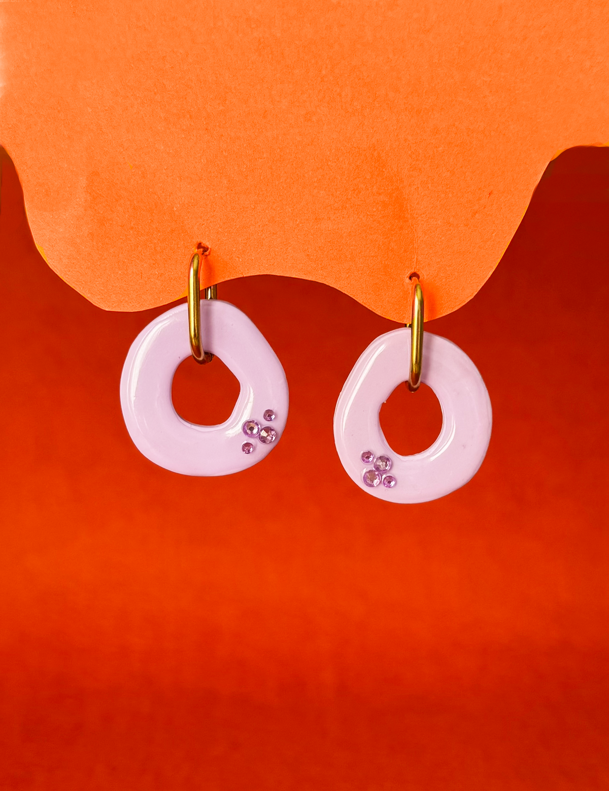 pendientes amuleto lila